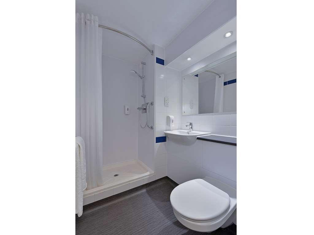 Travelodge Birmingham Dudley 部屋 写真