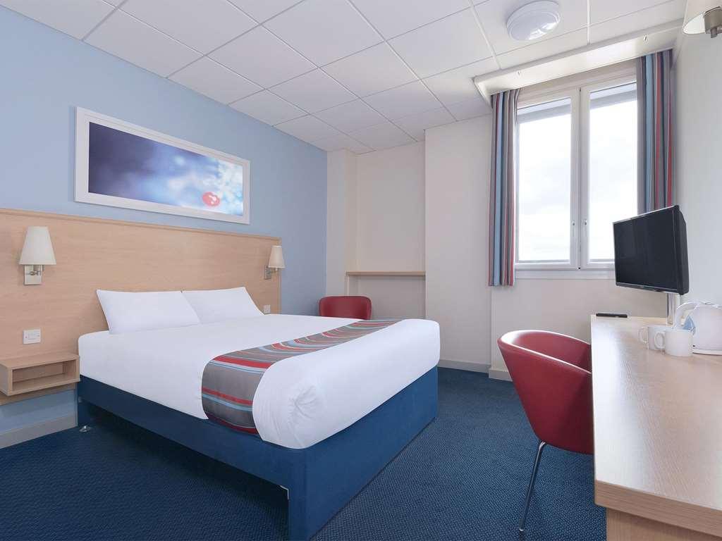 Travelodge Birmingham Dudley 部屋 写真