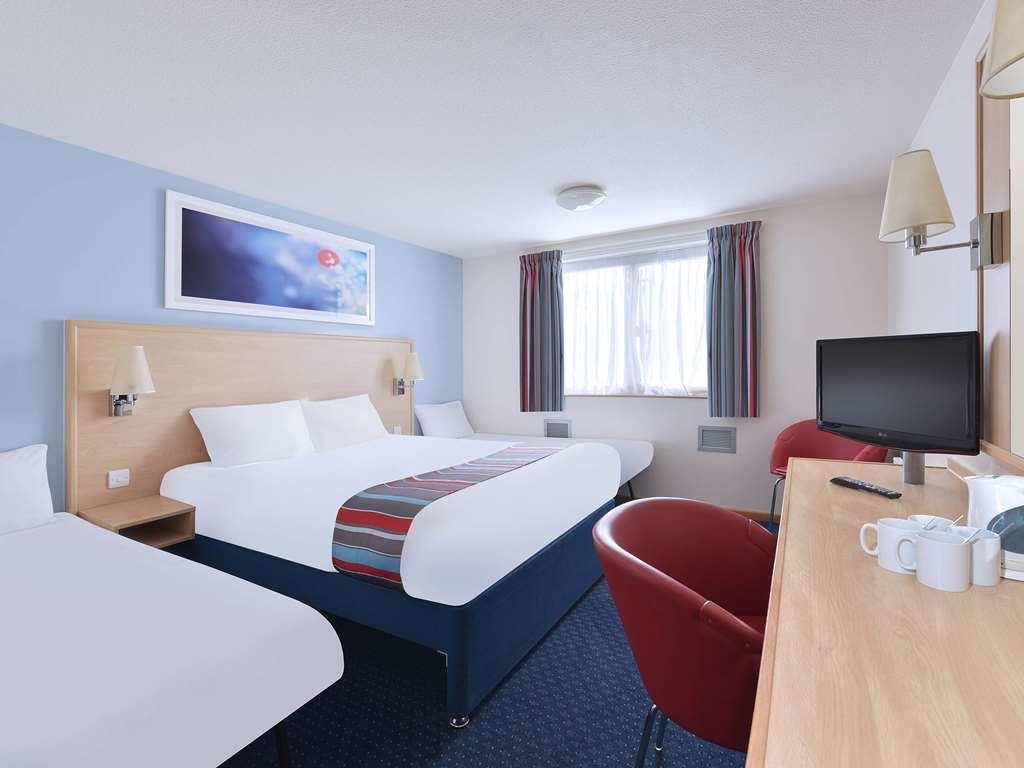 Travelodge Birmingham Dudley 部屋 写真