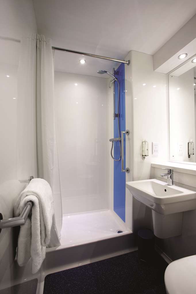 Travelodge Birmingham Dudley 部屋 写真